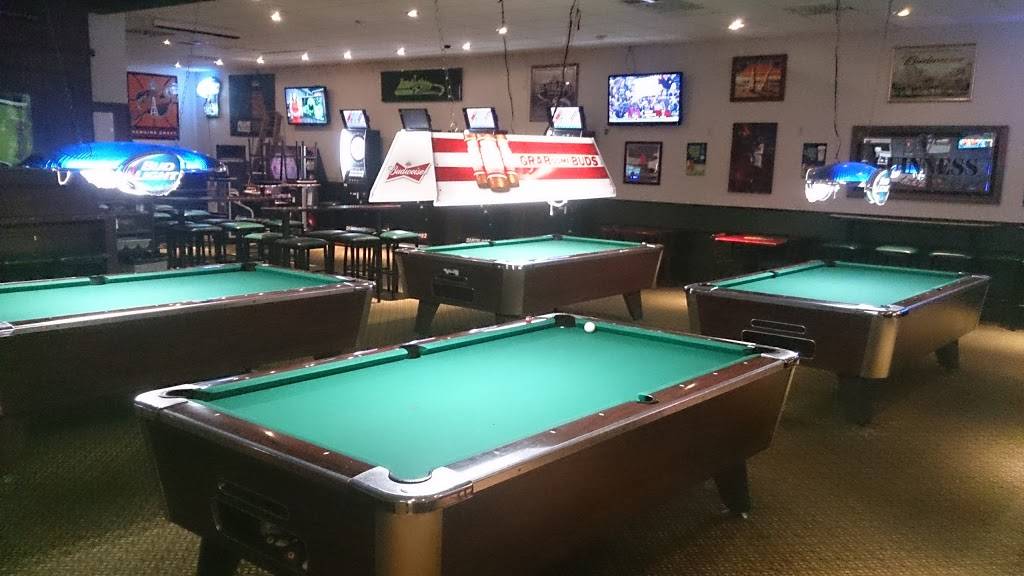 Lucky 7 Bar and Grill | restaurant | 12715 NE 124th St, Kirkland, WA 98034, USA | 4258217717 OR +1 425-821-7717