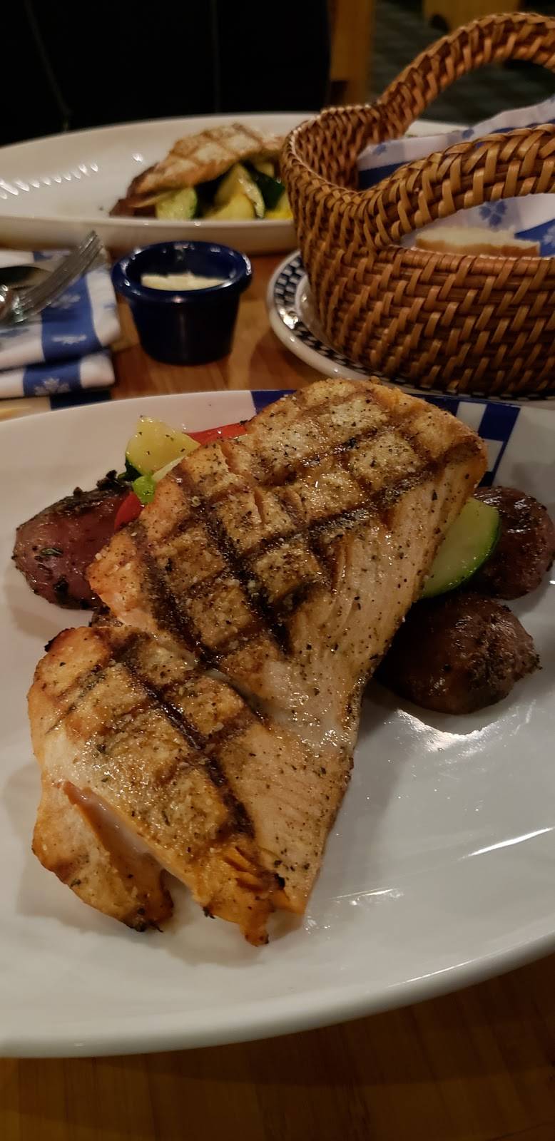 Dukes Seafood | restaurant | 3327 Ruston Way, Tacoma, WA 98402, USA | 2537525444 OR +1 253-752-5444