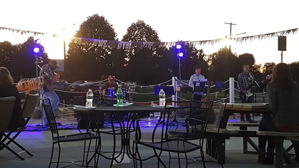 9 Flags Pizza | restaurant | 1255 E Wyandot Ave # Sandusky, Upper Sandusky, OH 43351, USA | 4192099999 OR +1 419-209-9999