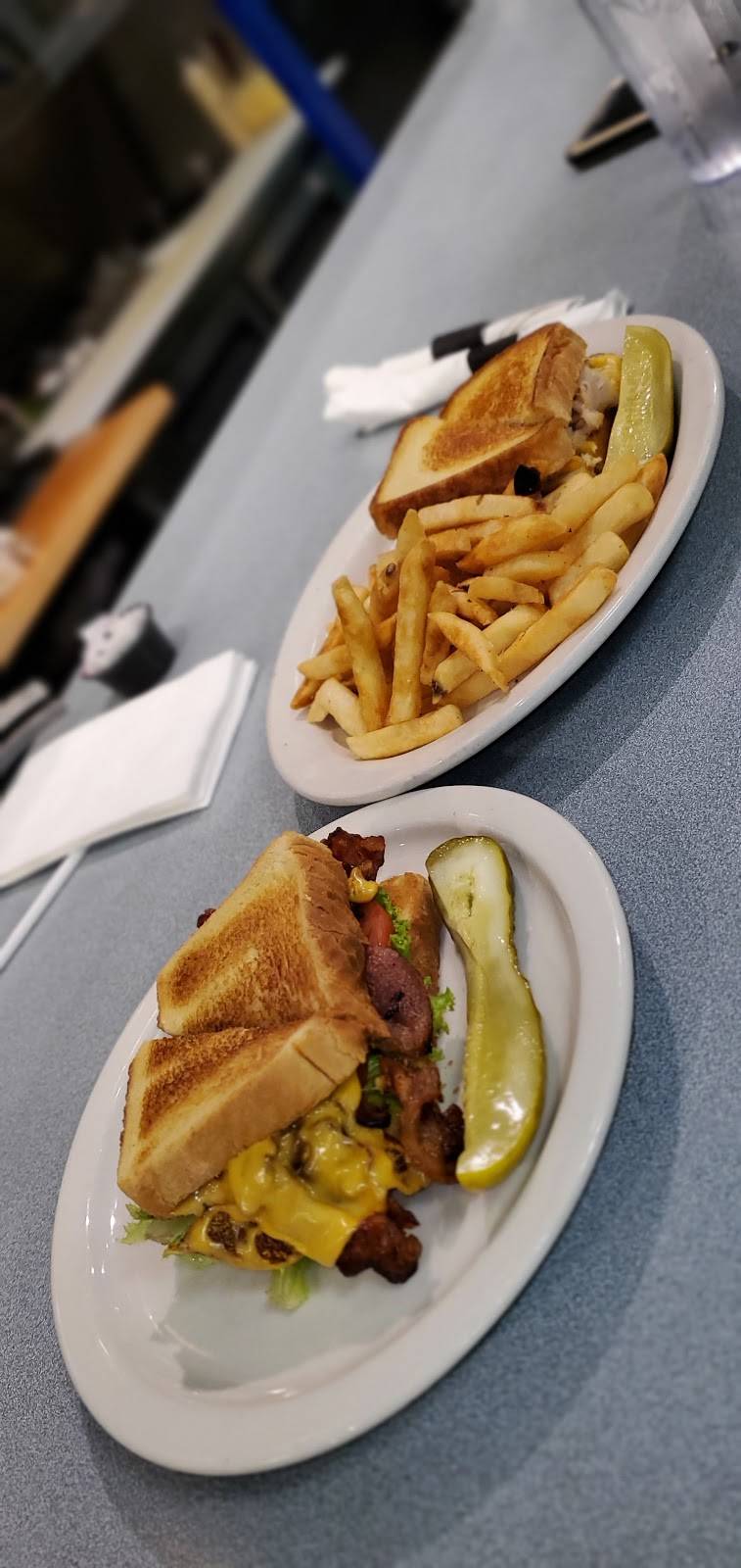 Mike & Dees Diner | restaurant | 629 Euclid Ave, Cleveland, OH 44114, USA | 2166211505 OR +1 216-621-1505