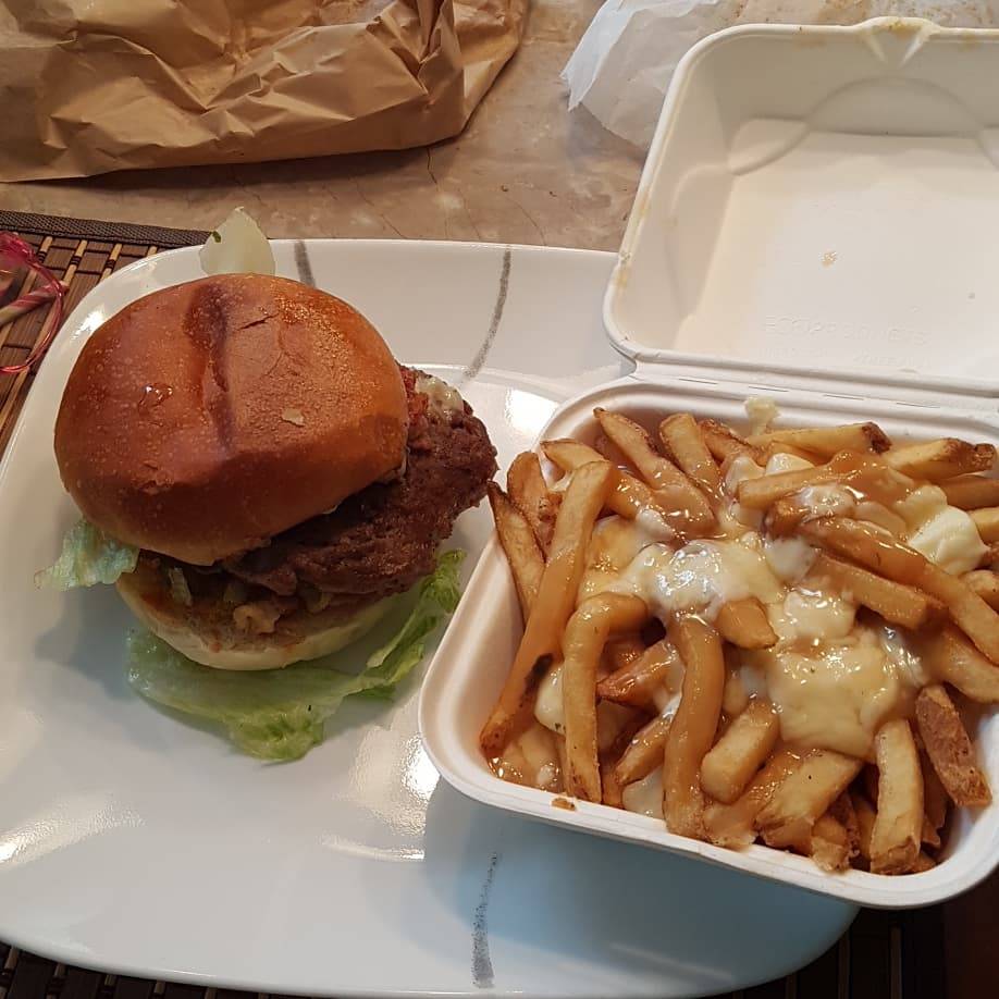 YUMMY Burgers | restaurant | 150 Wissler Rd Unit 3, Waterloo, ON N2K 3C6, Canada | 5198808818 OR +1 519-880-8818