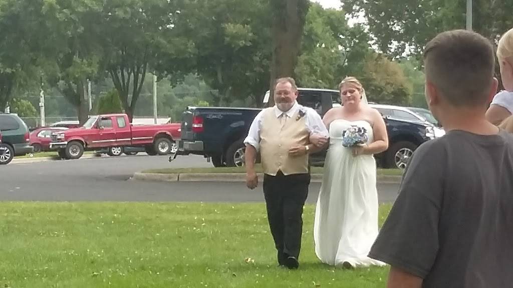 Boscobel Bowling & Banquet LLC | night club | 9716, 16971 US-61, Boscobel, WI 53805, USA | 6083752200 OR +1 608-375-2200