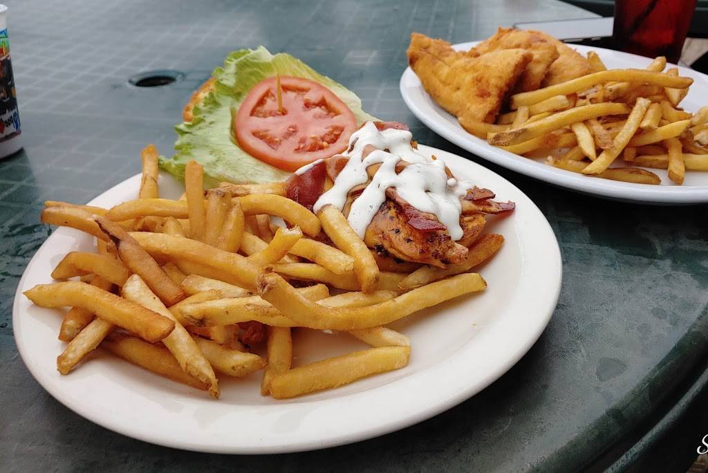 MI Patio Bar & Grill | restaurant | 30 S State St, St Ignace, MI 49781, USA | 9069842290 OR +1 906-984-2290