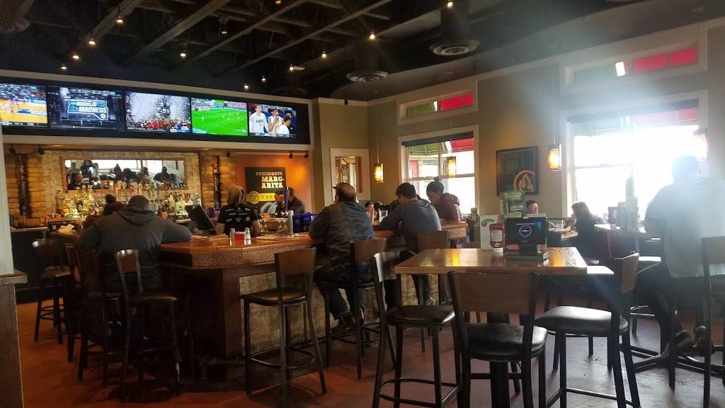 Chilis Grill & Bar | restaurant | 3451 Tower Rd, Aurora, CO 80011, USA | 3033751550 OR +1 303-375-1550