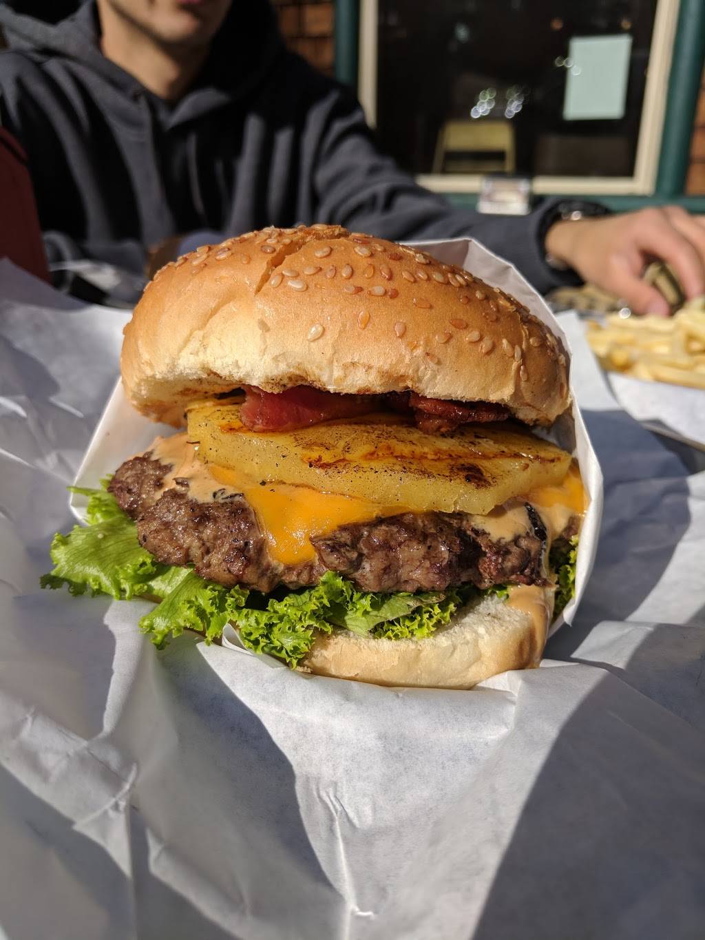 Burger Lounge | restaurant | 717 Emerald Bay Rd, South Lake Tahoe, CA 96150, USA | 5305422010 OR +1 530-542-2010