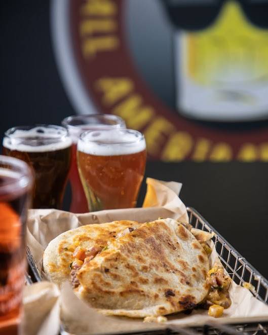 Mr. Brews Taphouse - Chandler | restaurant | 2040 S Alma School Rd #12, Chandler, AZ 85286, USA | 4805903901 OR +1 480-590-3901