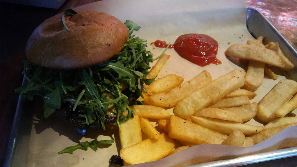 Rookies Sports Bar & Grill | restaurant | 321 1st St, Benicia, CA 94510, USA | 7077467665 OR +1 707-746-7665