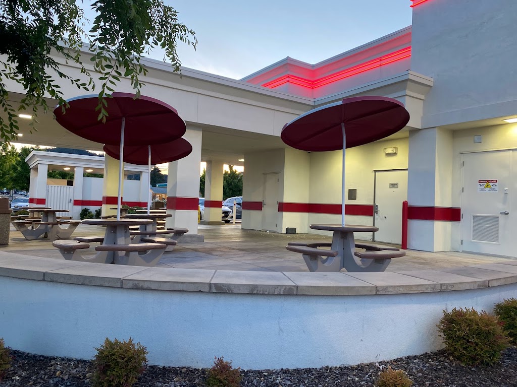 In-N-Out Burger | restaurant | 1351 N State St, Ukiah, CA 95482, USA | 8007861000 OR +1 800-786-1000