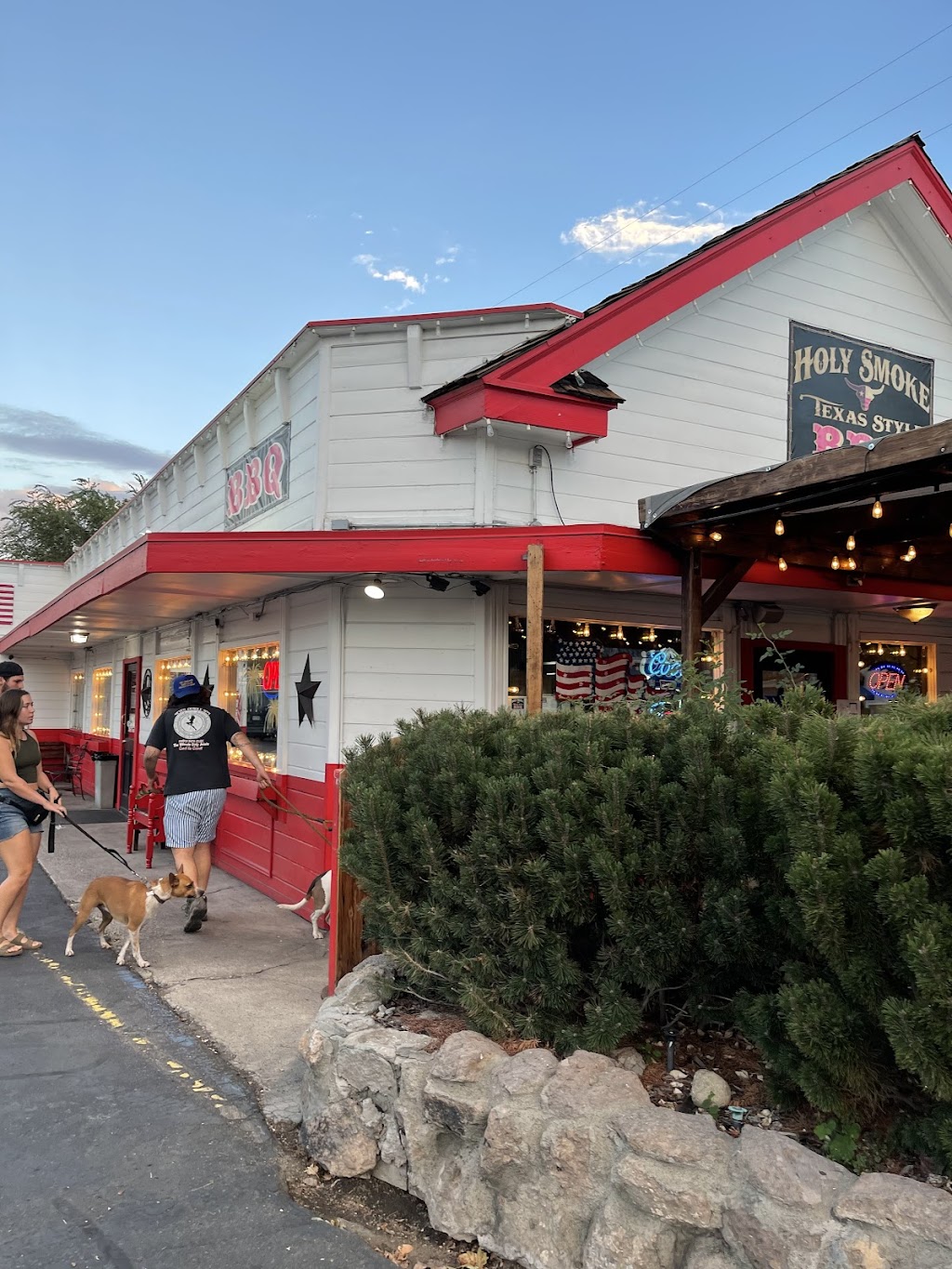 Holy Smoke Texas Style BBQ | restaurant | 772 N Main St, Bishop, CA 93514, USA | 7608724227 OR +1 760-872-4227