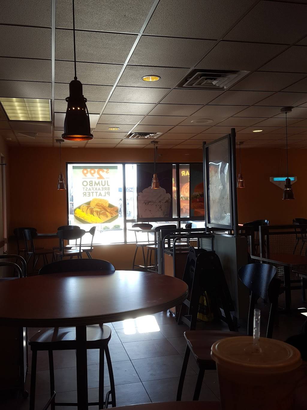 Jack in the Box | restaurant | 2221 Panama Ln, Bakersfield, CA 93307, USA | 6613972076 OR +1 661-397-2076