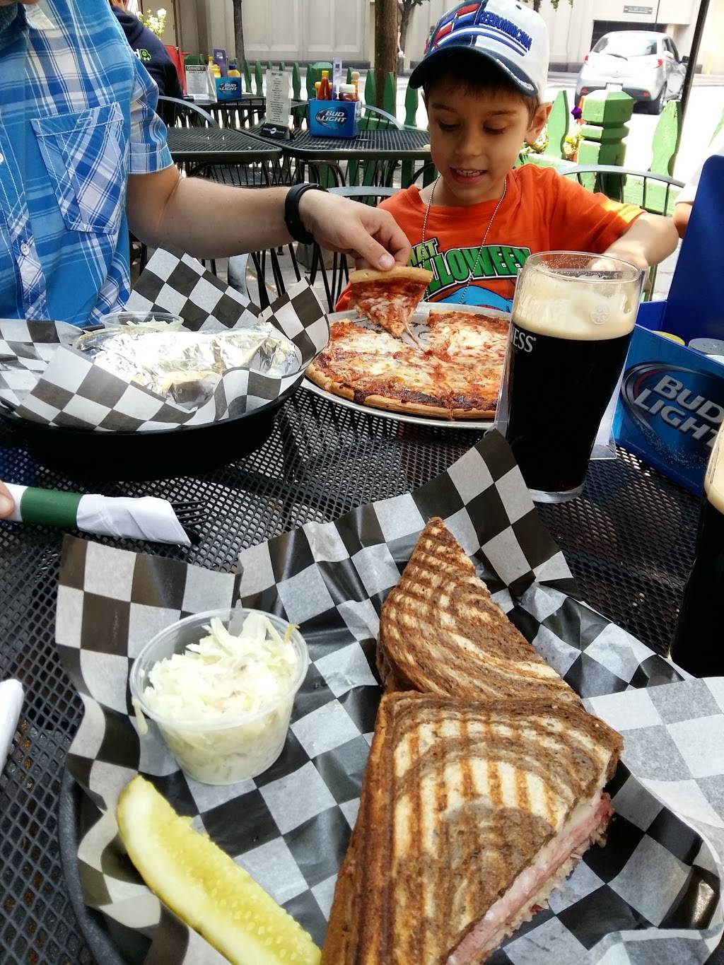 Lizzie McNeills | restaurant | 400 N McClurg Ct, Chicago, IL 60611, USA | 3124671992 OR +1 312-467-1992