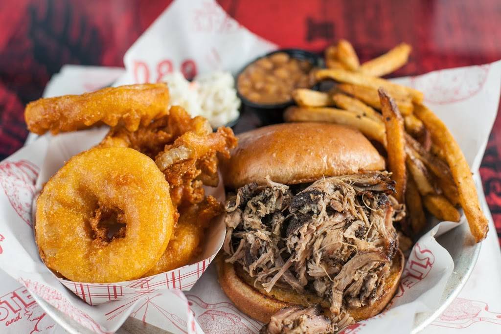 Backyard BBQ & Booze | restaurant | 2600 W Sylvania Ave #1, Toledo, OH 43613, USA | 4194752515 OR +1 419-475-2515