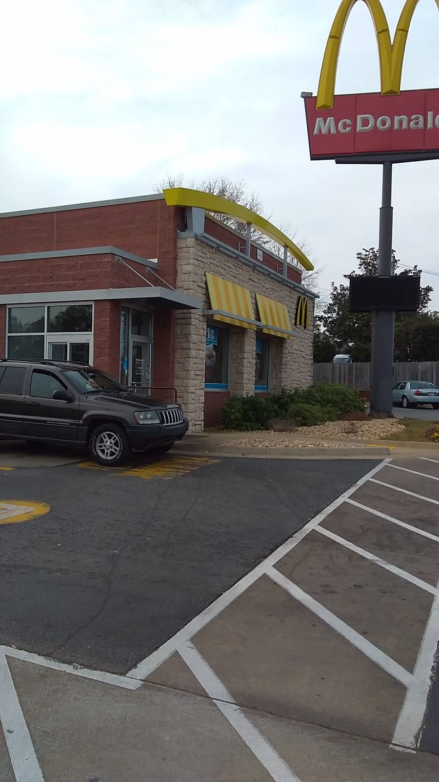 McDonalds | cafe | 146 Commerce Ave, LaGrange, GA 30240, USA | 7068825111 OR +1 706-882-5111