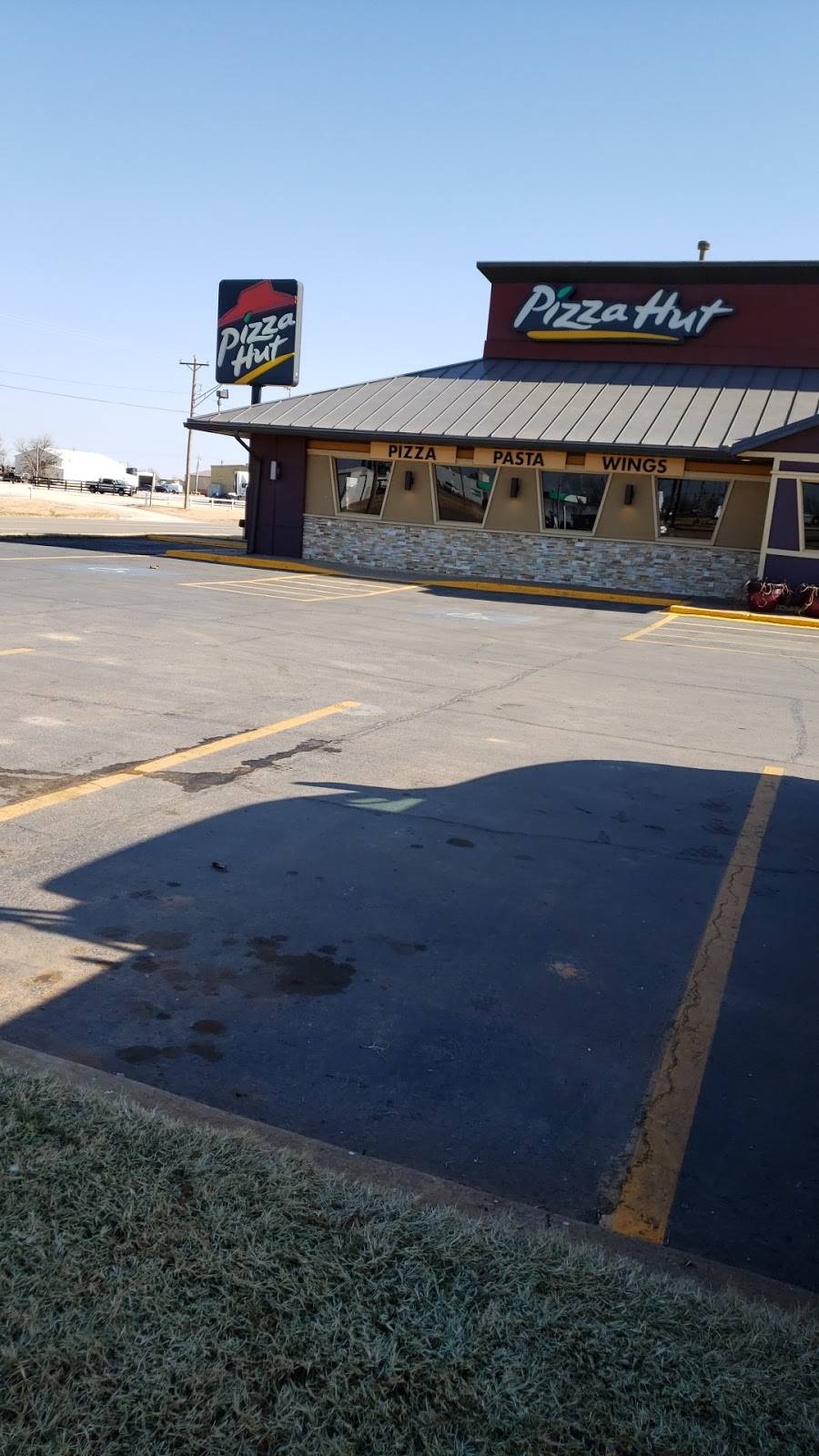 Pizza Hut | meal takeaway | 302 E Jack Choate Ave, Hennessey, OK 73742, USA | 4058537868 OR +1 405-853-7868