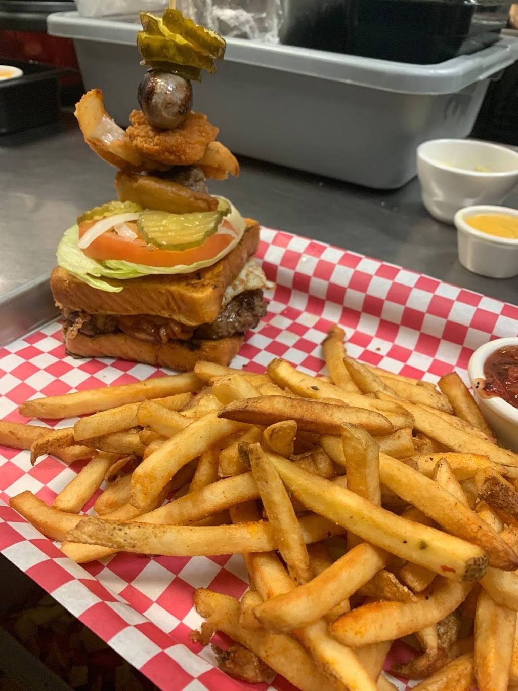 The Tap & Feed Shed | restaurant | 113 E 4th St, Hoyt, KS 66440, USA | 7854901999 OR +1 785-490-1999