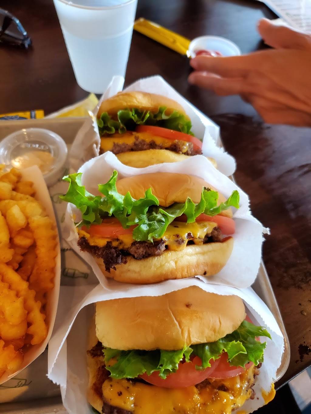 Shake shack | restaurant | 8810 SW 136th St, Miami, FL 33176, USA | 7866055301 OR +1 786-605-5301
