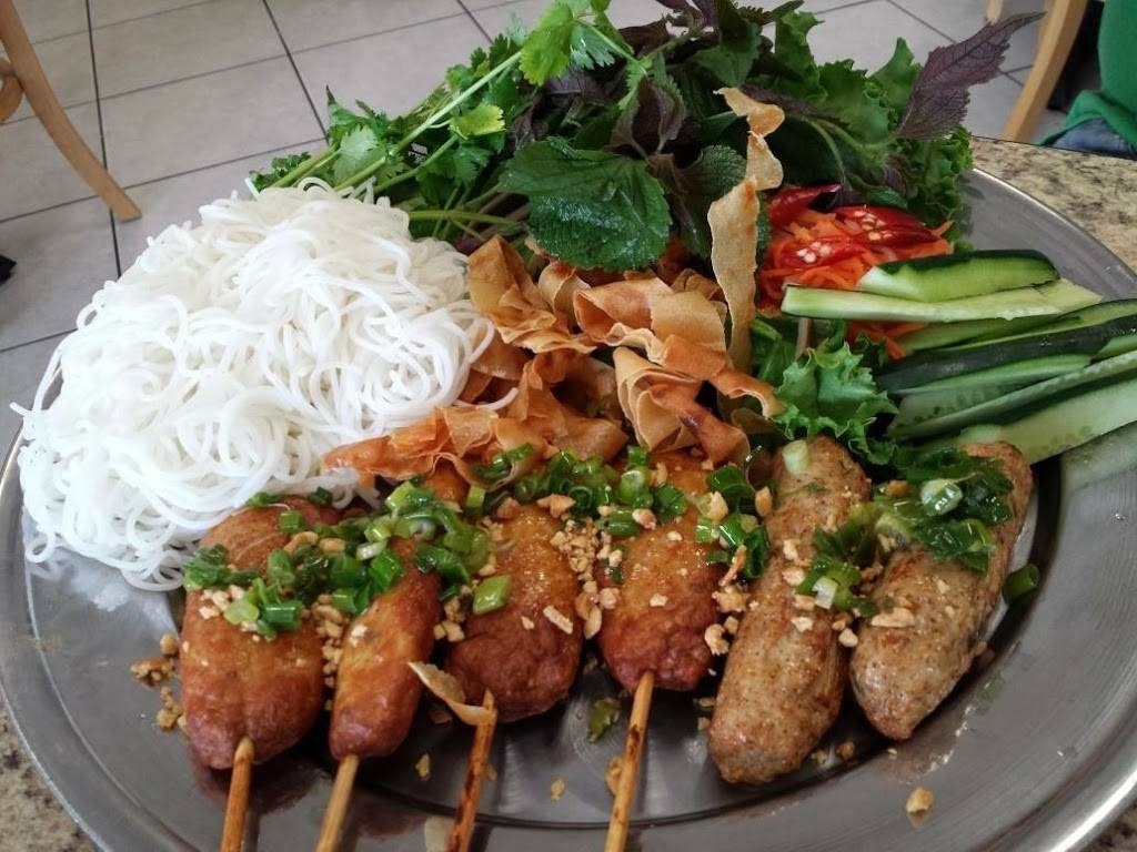 Banh Cuon Hoa | restaurant | 11106 Veterans Memorial Dr, Houston, TX 77067, USA | 2818203388 OR +1 281-820-3388