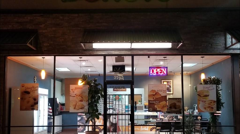 The Family Donuts | bakery | 3245 Forest Ln, Garland, TX 75042, USA | 9722724639 OR +1 972-272-4639