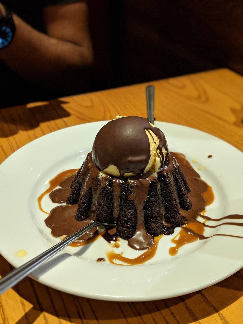 Chilis Grill & Bar | meal takeaway | 2560 W El Camino Real, Mountain View, CA 94040, USA | 6509412227 OR +1 650-941-2227