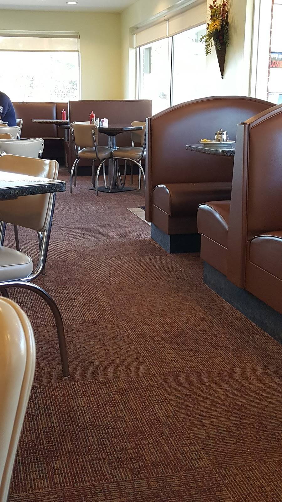 Travelers Restaurant | restaurant | 536 N Hwy 25 Bypass, Travelers Rest, SC 29690, USA | 8648347023 OR +1 864-834-7023