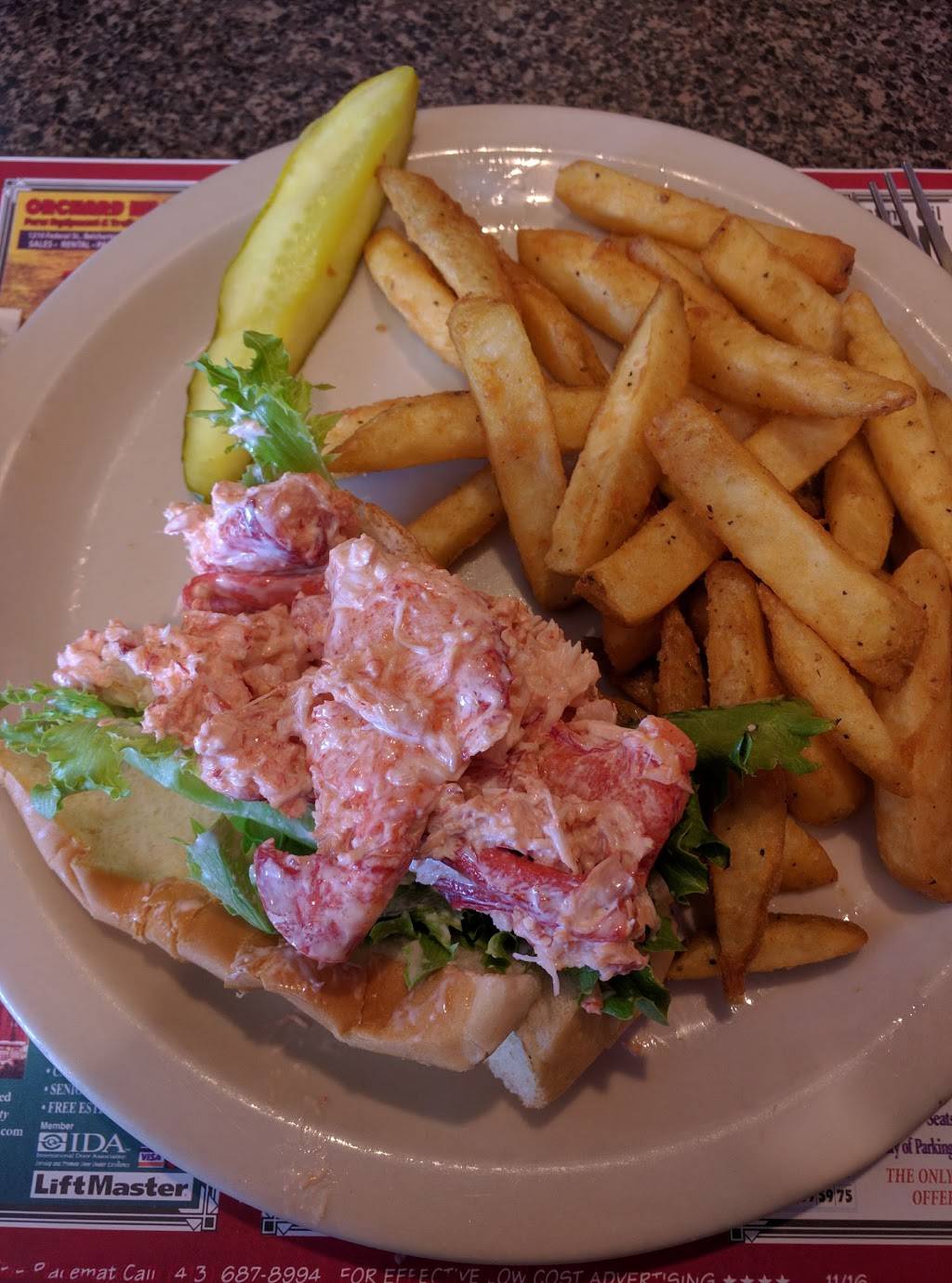 Stables Sandwich Shoppe | restaurant | 326 Russell St, Hadley, MA 01035, USA | 4135844700 OR +1 413-584-4700