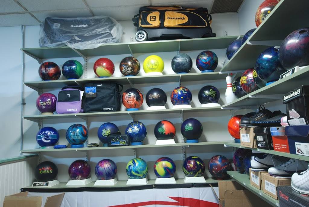 Salon de Quilles La Place | meal takeaway | 4565 Boulevard Saint-Joseph, Saint-Nicéphore, QC J2A 1B4, Canada | 8194721181 OR +1 819-472-1181