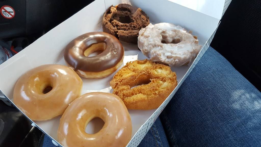 Krispy Kreme | cafe | 1575 Sullivan Ave, Daly City, CA 94015, USA | 6509855615 OR +1 650-985-5615