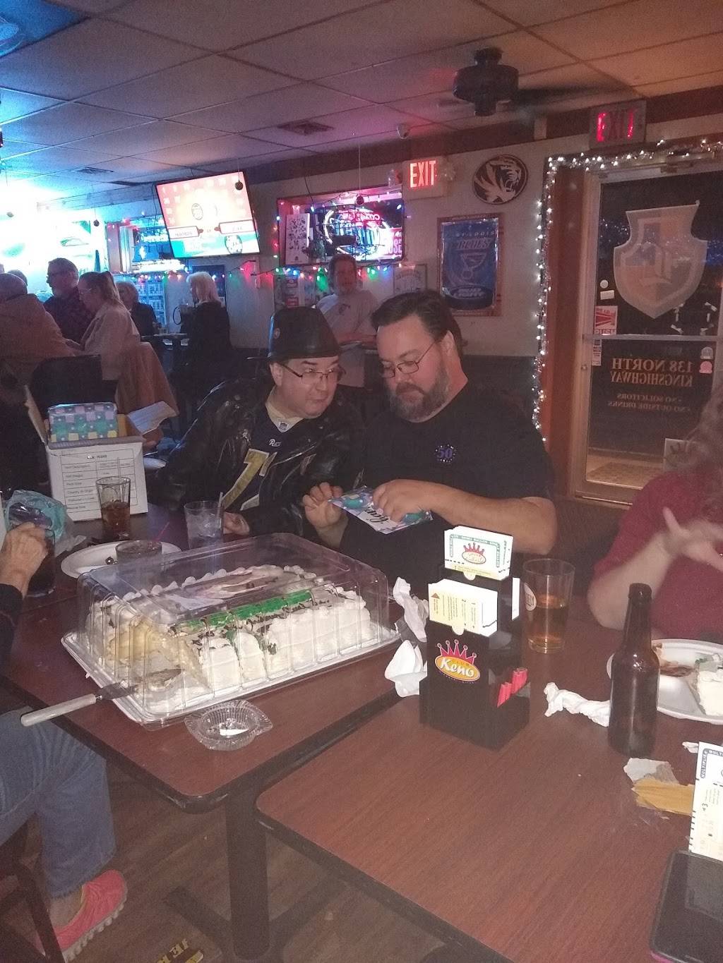 Lindenwood Pub | restaurant | 138 N Kingshighway, St Charles, MO 63301, USA | 6369165100 OR +1 636-916-5100