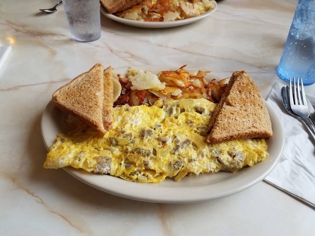 Lake Mills Family Restaurant | restaurant | 962 Mulberry St, Lake Mills, WI 53551, USA | 9206485414 OR +1 920-648-5414