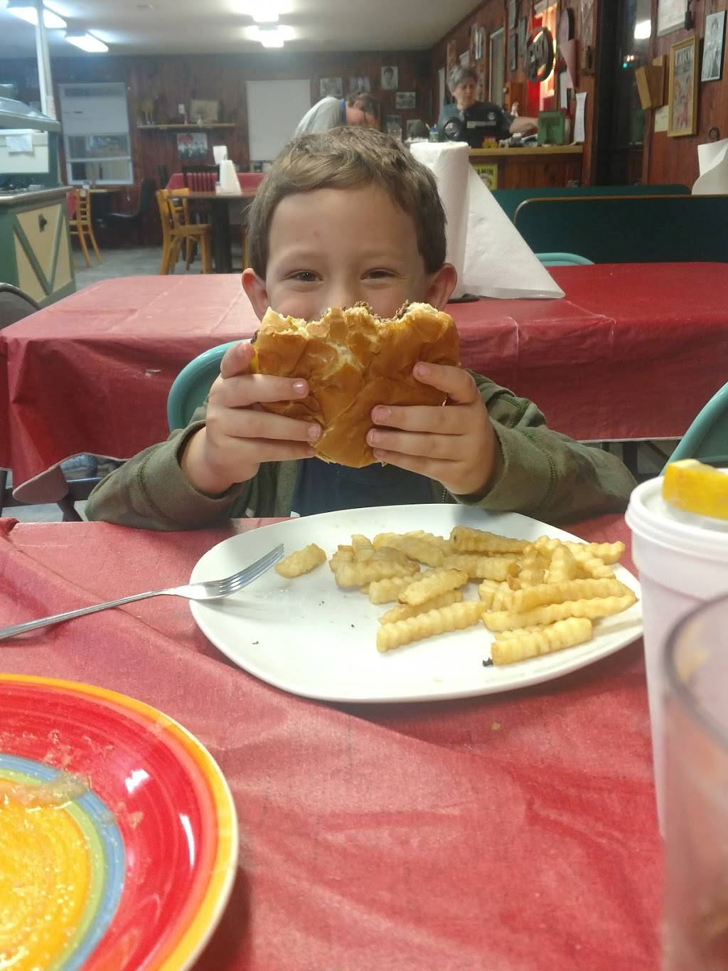 Buckaroos Family Restaurant | restaurant | 708 S College St, Winchester, TN 37398, USA | 9314690997 OR +1 931-469-0997