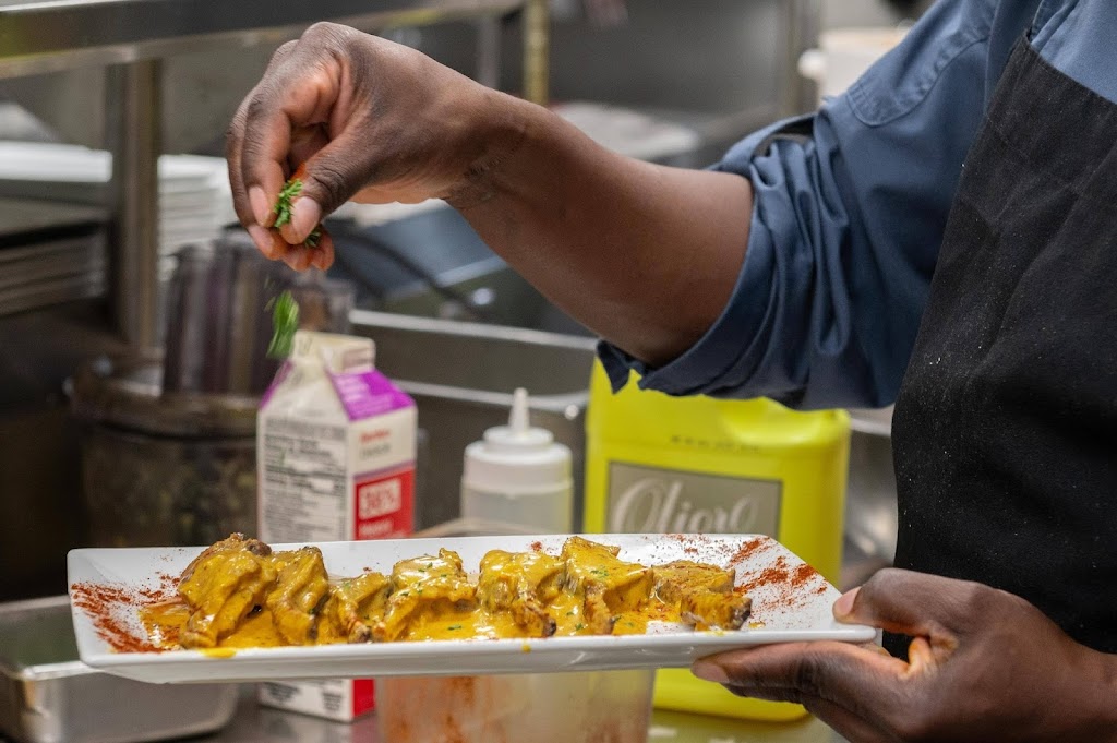 Vevetas Tapas by Pink Salt | restaurant | 1567 University Blvd W, Jacksonville, FL 32217, USA | 9045515467 OR +1 904-551-5467