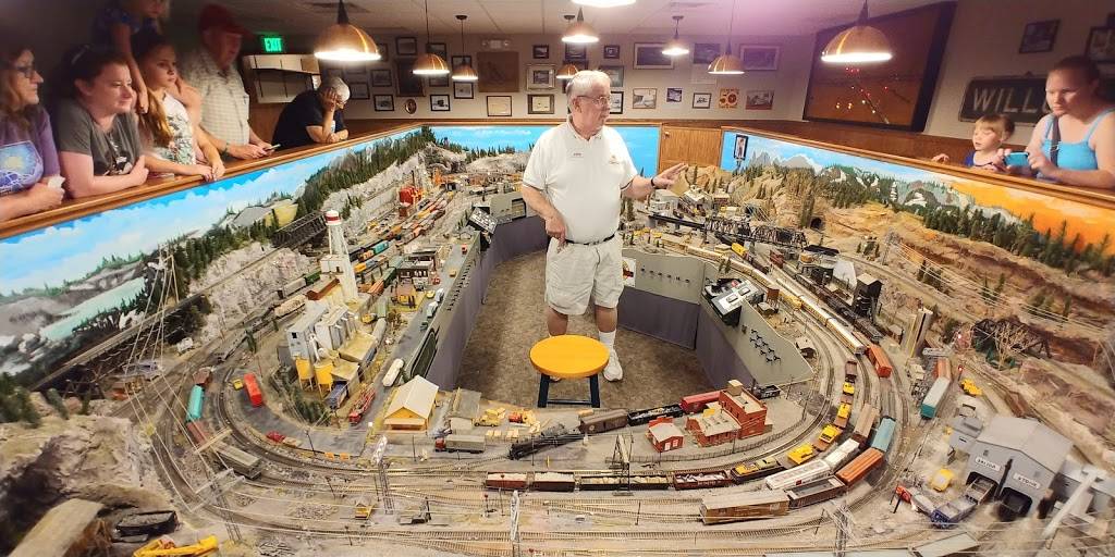 Whistle Stop Restaurant and Monon Connection Museum | restaurant | 10012 US-421, Monon, IN 47959, USA | 2192534100 OR +1 219-253-4100