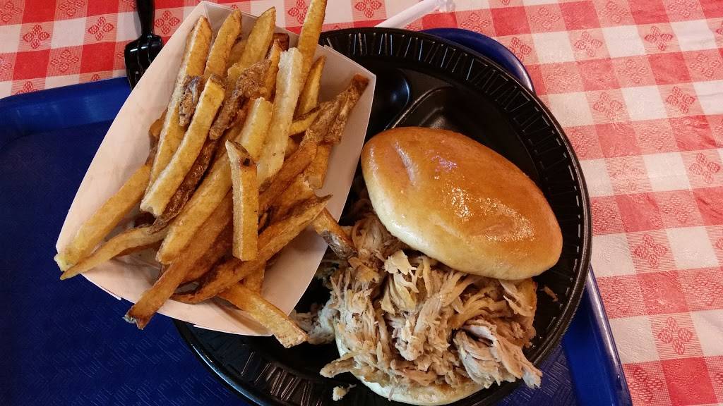 Blue Moon BBQ | restaurant | 711 Park Ave, Lebanon, TN 37087, USA | 6154447920 OR +1 615-444-7920