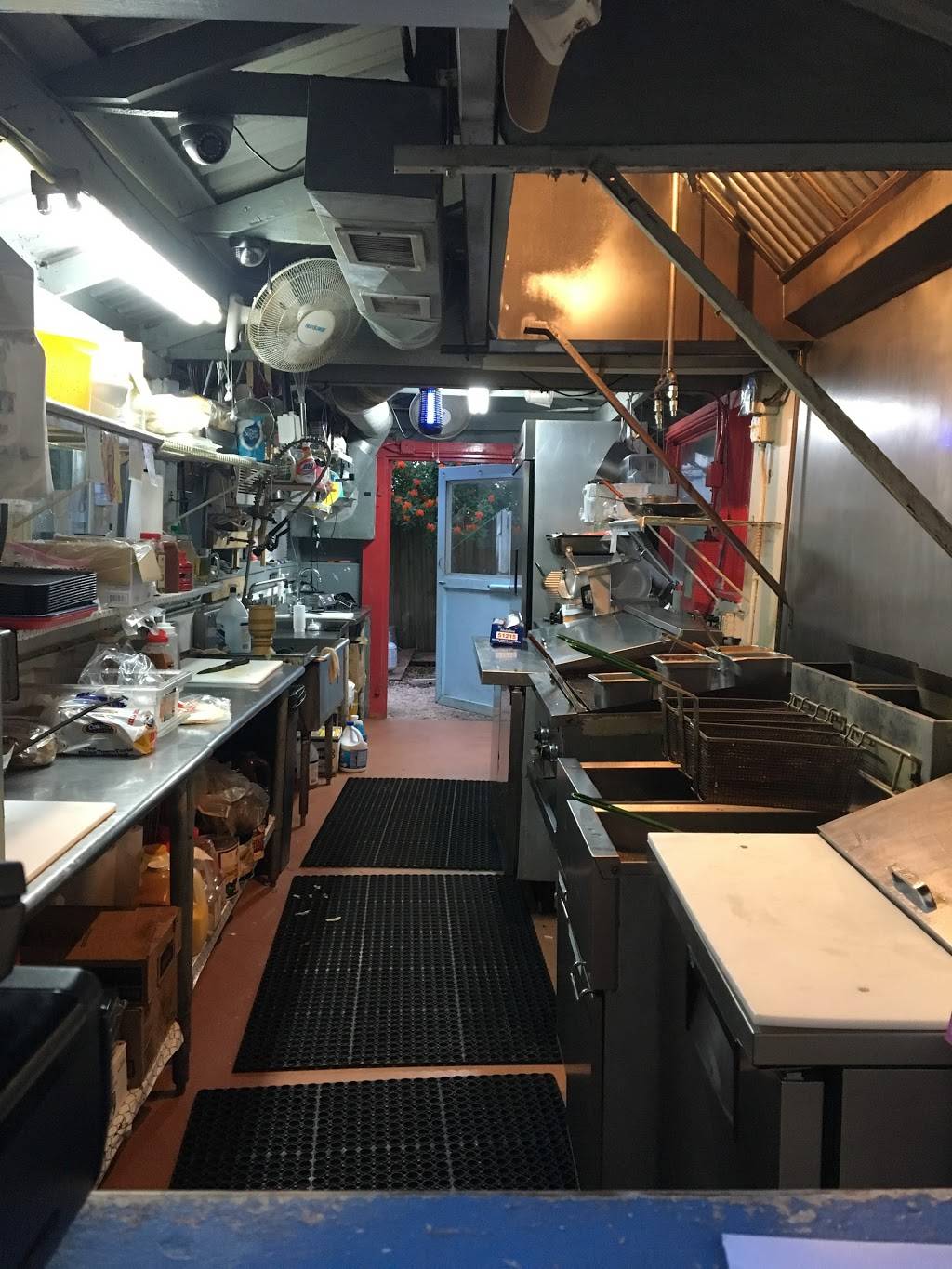 Dannys All American Burger "Beer Shed Location" | restaurant | Riverview, FL 33569, USA | 8137400606 OR +1 813-740-0606