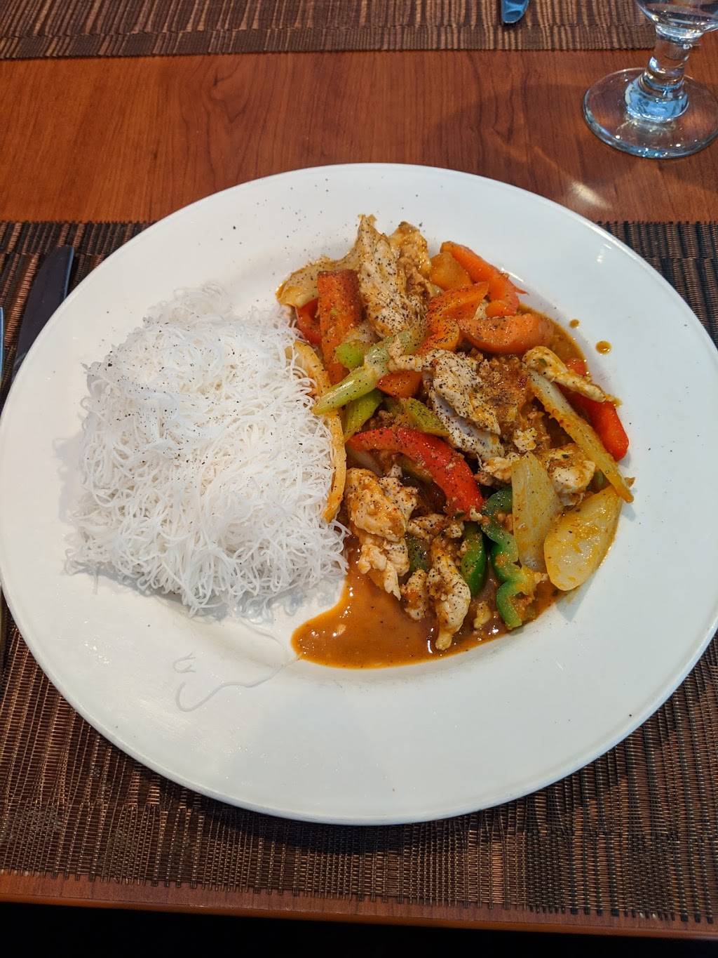 Restaurant Royaume Khmer | restaurant | 310 Boulevard Sir-Wilfrid-Laurier, Mont-Saint-Hilaire, QC J3H 3N7, Canada | 4504468887 OR +1 450-446-8887