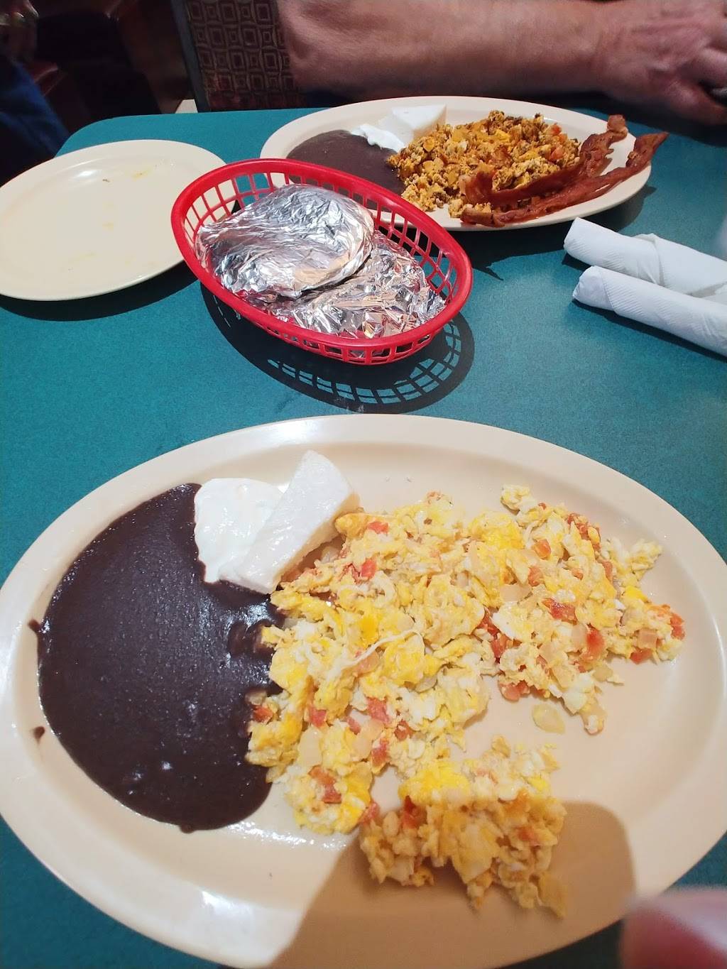 Tastys Chicken & Bread Llc | restaurant | 4140 Meadowdale Blvd, North Chesterfield, VA 23234, USA | 8042714036 OR +1 804-271-4036