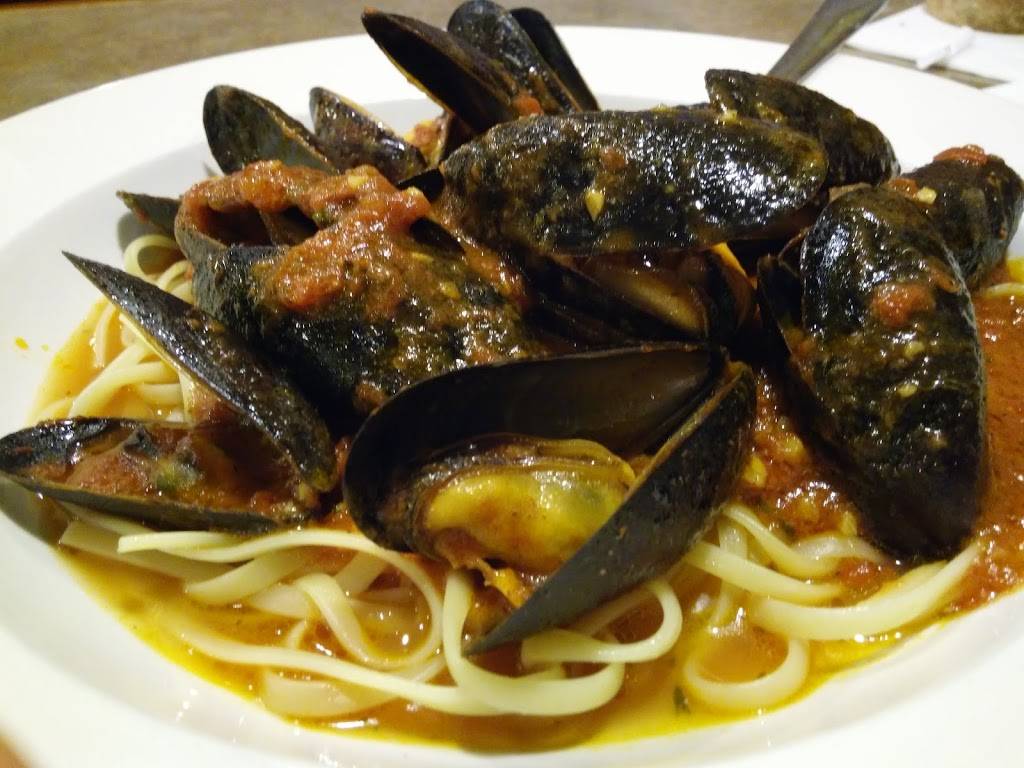 Ginos Pizza Cafe | restaurant | 7326 Frankford Ave, Philadelphia, PA 19136, USA | 2153383360 OR +1 215-338-3360