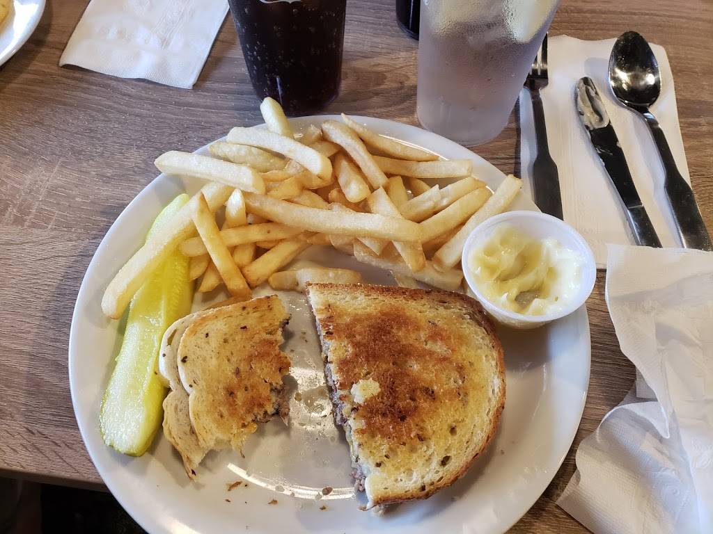 Moms Deli & Grill | restaurant | 13900 York Rd, North Royalton, OH 44133, USA | 4405827100 OR +1 440-582-7100