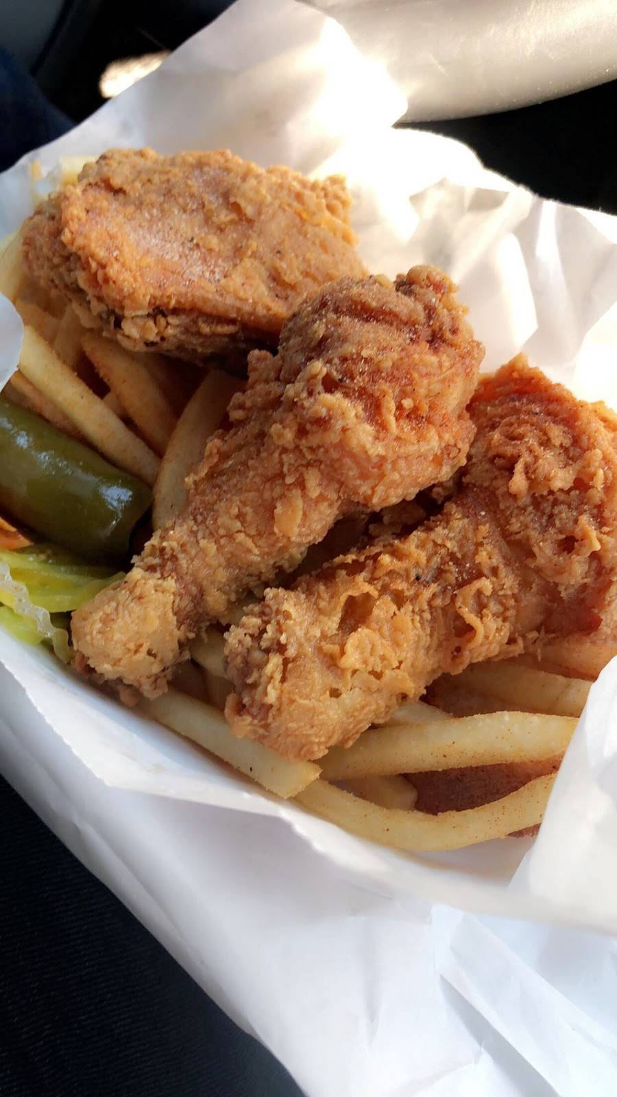 Henderson Chicken | restaurant | 1328 N Jim Miller Rd, Dallas, TX 75217, USA | 2143986777 OR +1 214-398-6777