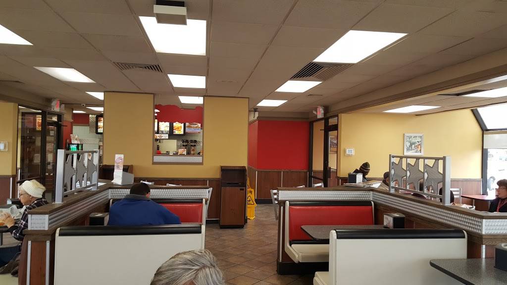 Hardees | restaurant | 1835 E Sangamon Ave, Springfield, IL 62702, USA | 2175259010 OR +1 217-525-9010