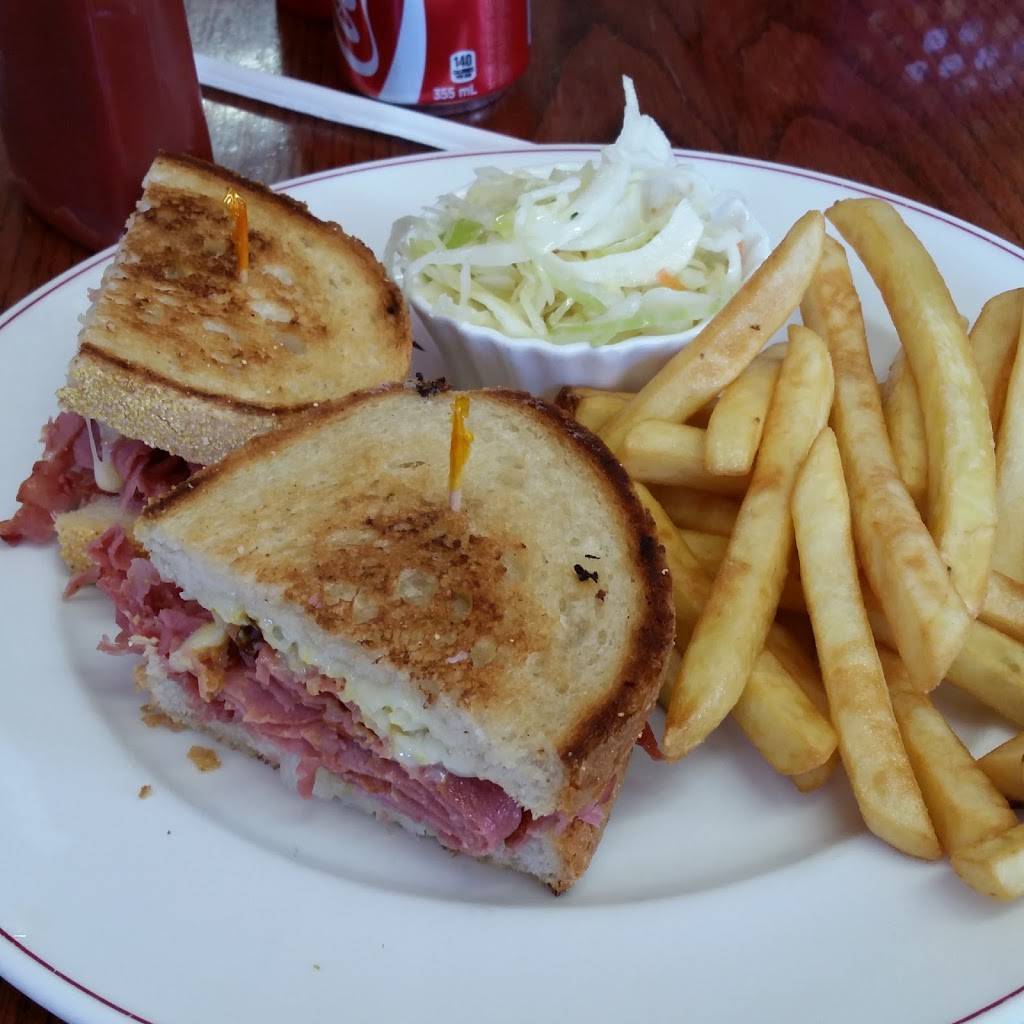 Johns Place | restaurant | 7450 Walker Rd, Oldcastle, ON N0R 1L0, Canada | 5197376773 OR +1 519-737-6773