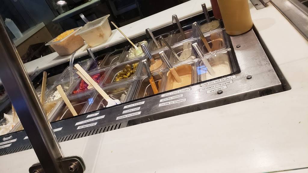 Extreme Pita | restaurant | 6301 Silver Dart Dr, Mississauga, ON L5P 1B2, Canada | 4167769761 OR +1 416-776-9761