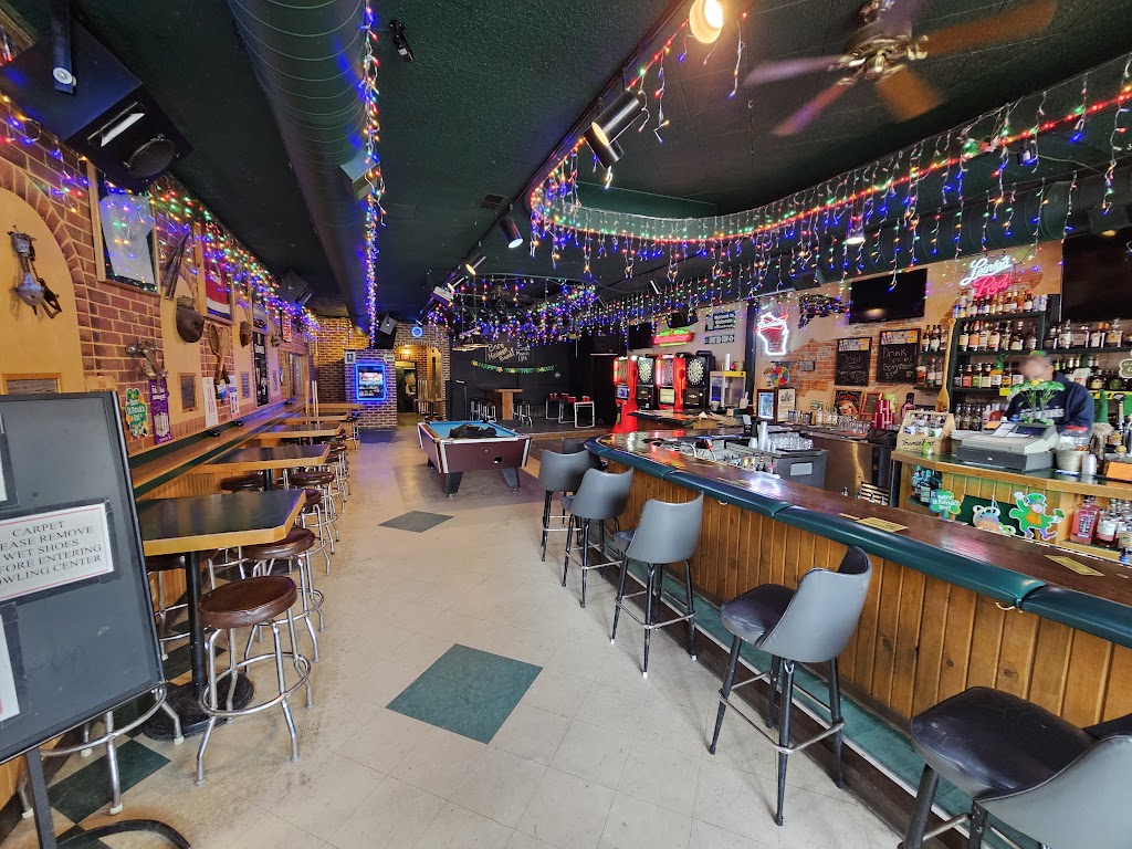 Club Cumberland Bar & Bowling | restaurant | 1283 2nd Ave, Cumberland, WI 54829, USA | 7156710146 OR +1 715-671-0146