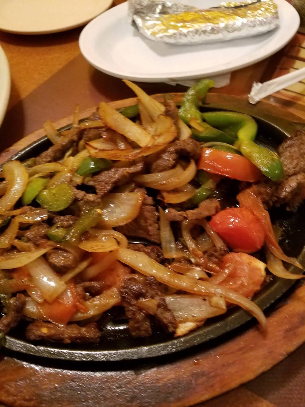 Ernestos | restaurant | 1607 Heritage Hills Dr, Washington, MO 63090, USA | 6362392239 OR +1 636-239-2239