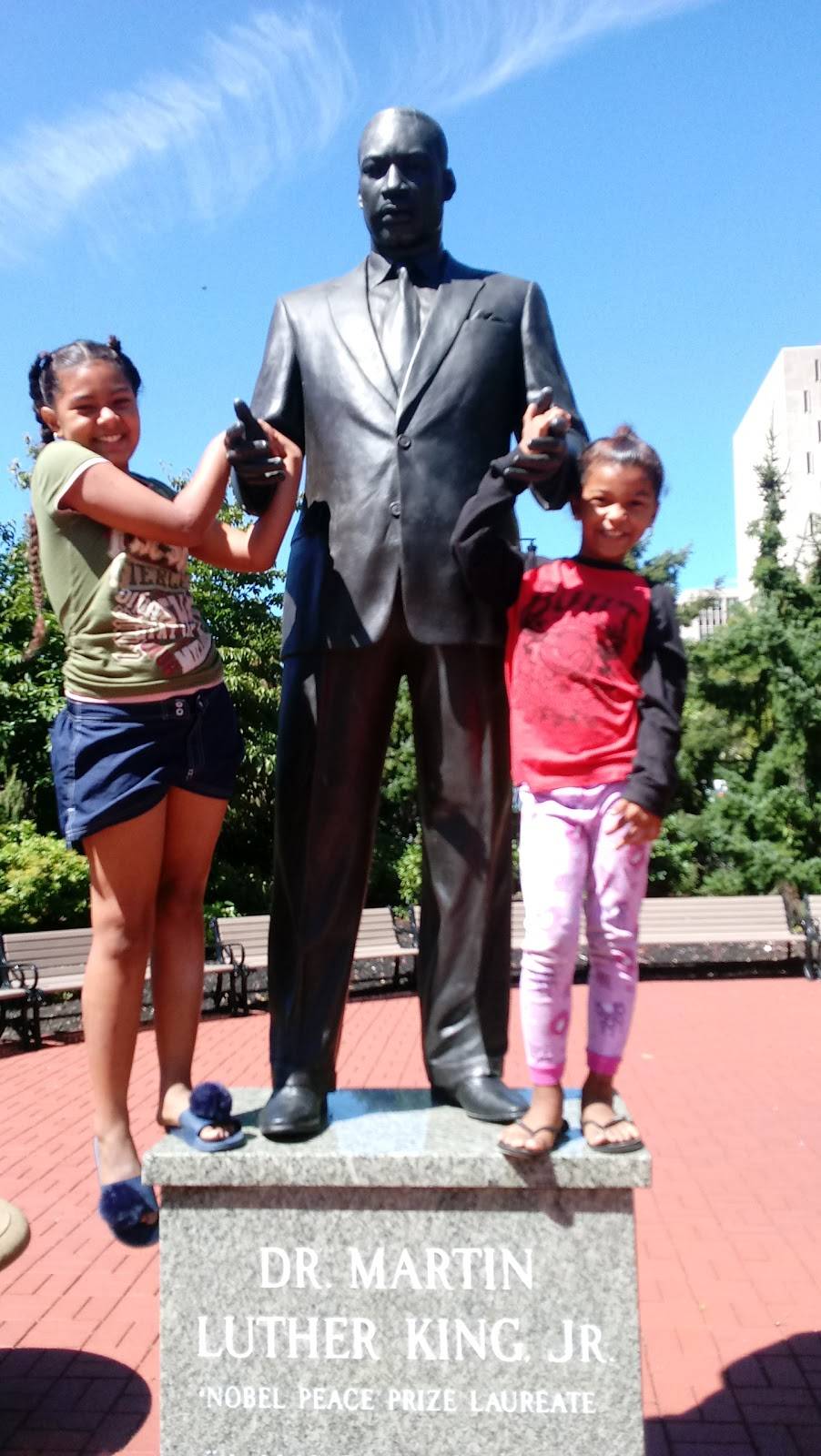 Pour Abbeys Bar & Grill | restaurant | 107 Hawkins St, Newark, NJ 07105, USA | 9735221000 OR +1 973-522-1000