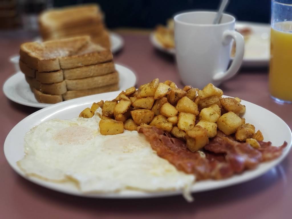 Tammys Country Kitchen | restaurant | 300 Dundas St W, Napanee, ON K7R 2B4, Canada | 6133541740 OR +1 613-354-1740