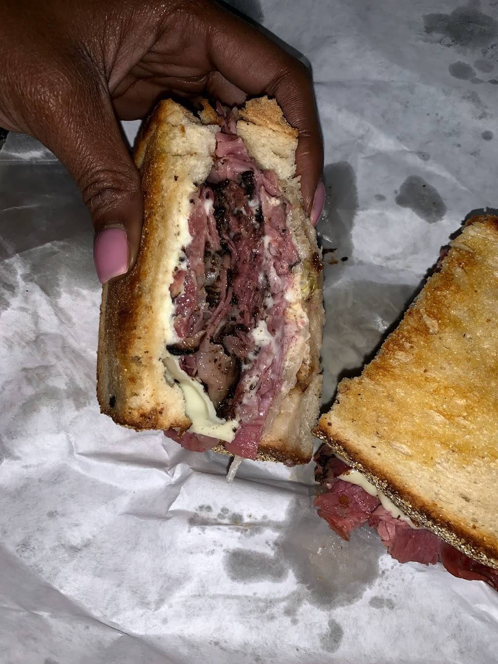 Kings Deli | restaurant | 21515 Gratiot Ave, Eastpointe, MI 48021, USA | 5867732500 OR +1 586-773-2500