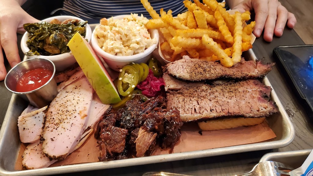 The Smoke Shop BBQ - Harvard Square | restaurant | 8 Holyoke St, Cambridge, MA 02138, USA | 6175477427 OR +1 617-547-7427