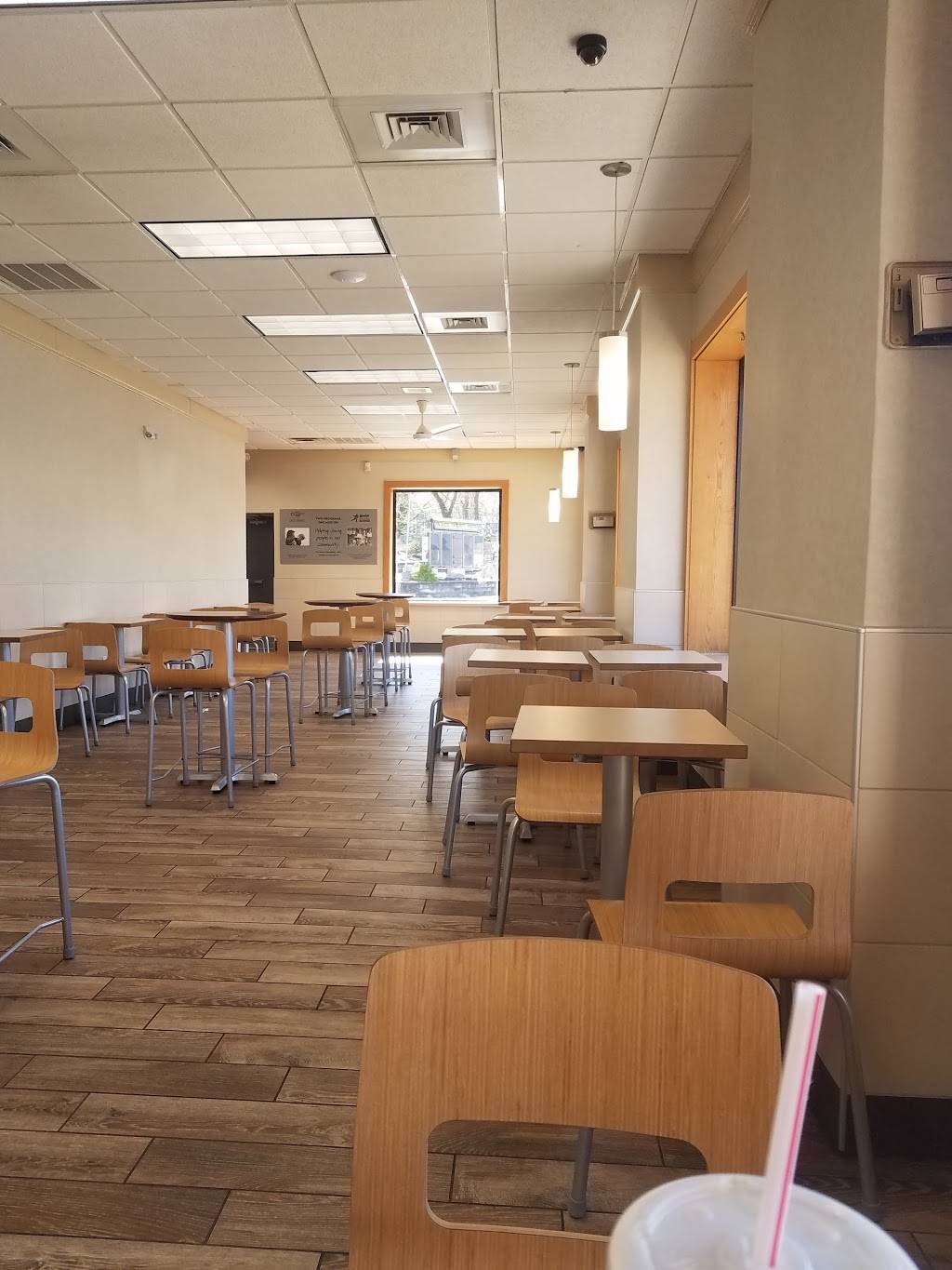 Wendys | restaurant | 67 New Canaan Ave, Norwalk, CT 06850, USA | 2038462644 OR +1 203-846-2644