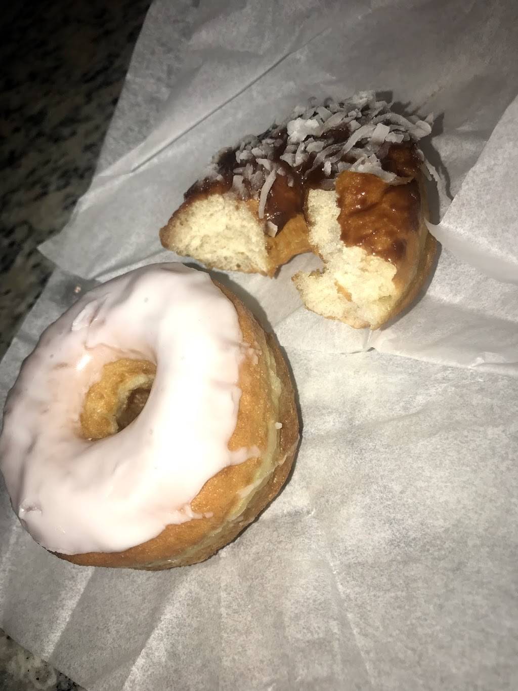 Fresh Morning Donuts | restaurant | 703 Londonderry Ln, Denton, TX 76205, USA | 9403838193 OR +1 940-383-8193